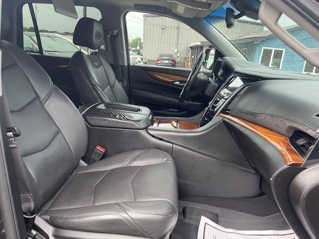 2016 Cadillac Escalade Luxury photo 20