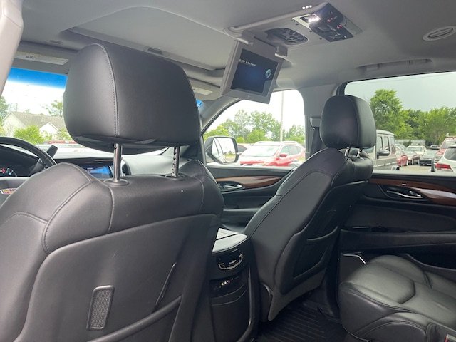 2016 Cadillac Escalade Luxury photo 17
