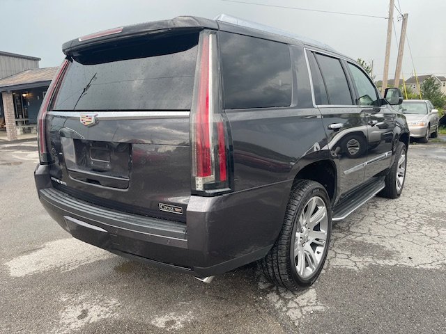 2016 Cadillac Escalade Luxury photo 5